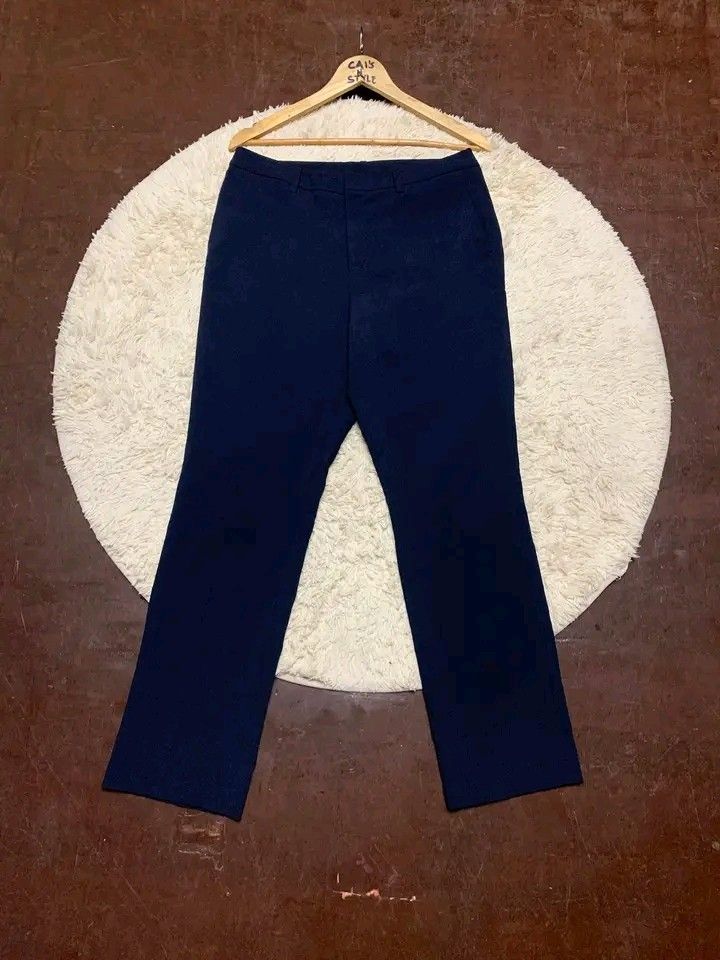Uniqlo trouser (Category: Trousers) located in Lianga. Submitted by legitseller12345678 (Listing ID 1463630787, Image 1). Description: Uniqlo trouser pants (Unisex)📌 Excellent to new 9.8/10 Color rate Waistline 32 Length 39 Hem 7 Solid 💯 Mine 400 plus sf.