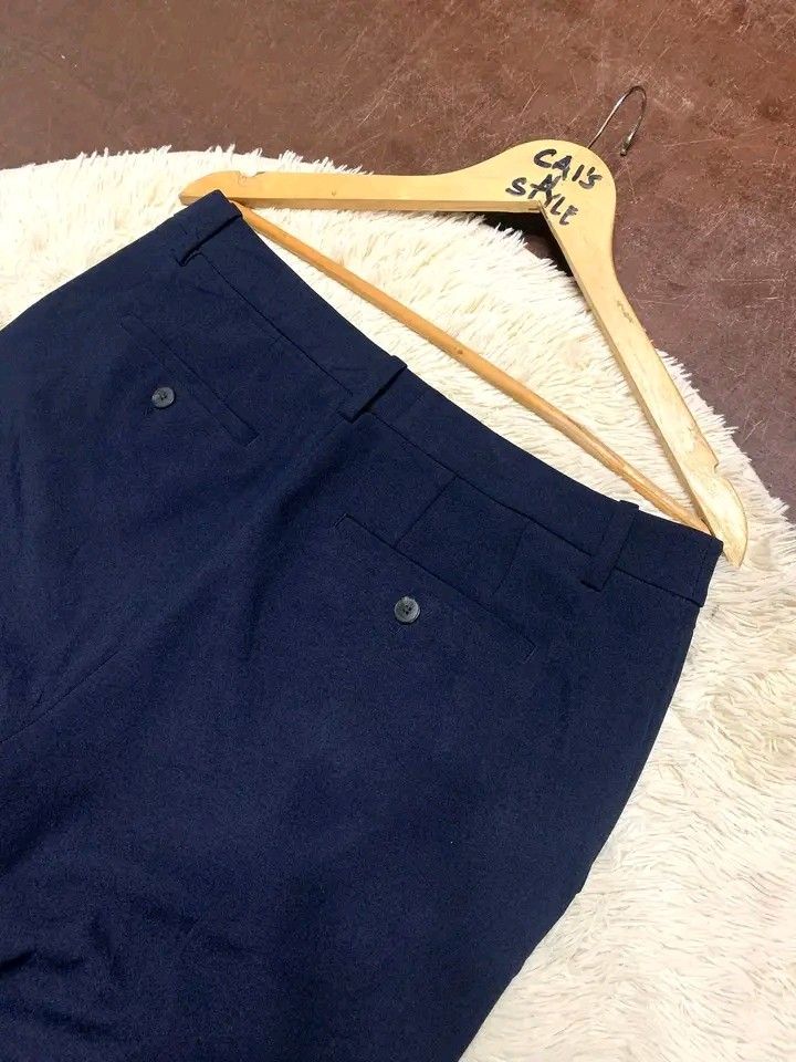 Uniqlo trouser (Category: Trousers) located in Lianga. Submitted by legitseller12345678 (Listing ID 1463630787, Image 3). Description: Uniqlo trouser pants (Unisex)📌 Excellent to new 9.8/10 Color rate Waistline 32 Length 39 Hem 7 Solid 💯 Mine 400 plus sf.
