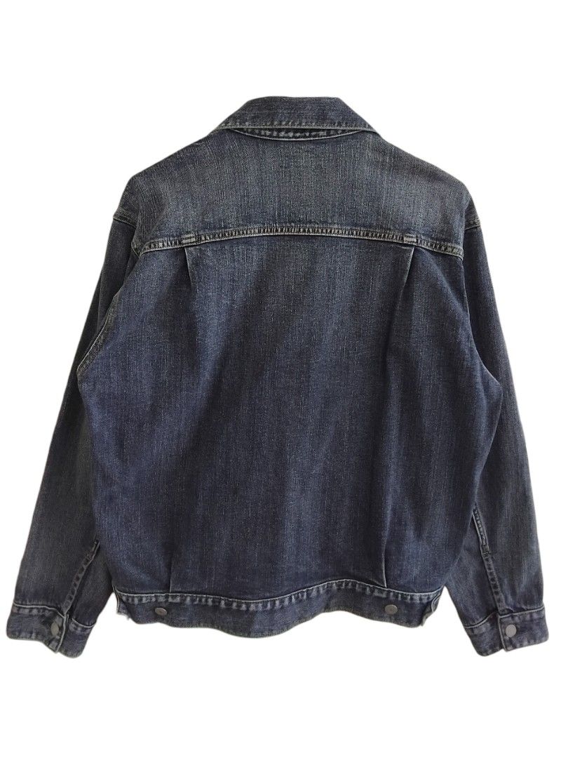 Uniqlo Type II Denim Jacket (Category: Coats, Jackets and Outerwear) located in Pasig City. Submitted by hustlexcurate (Listing ID 1463650588, Image 2). Description: Uniqlo Type 2 Denim Jacket Size MEDIUM Boxy Dimensions: 22X25.