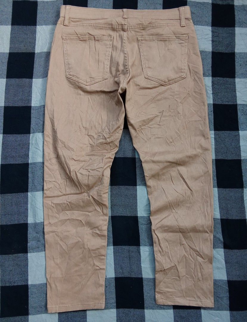 Uniqlo Ultra stretch (Category: Chinos) located in Polomolok. Submitted by timog_high_ice_v2 (Listing ID 1463669466, Image 3). Description: - Ultra stretch - Size M - Waist 32-34 - Length 35 - With lace - Garterized Waist Ang ganda 🫶.