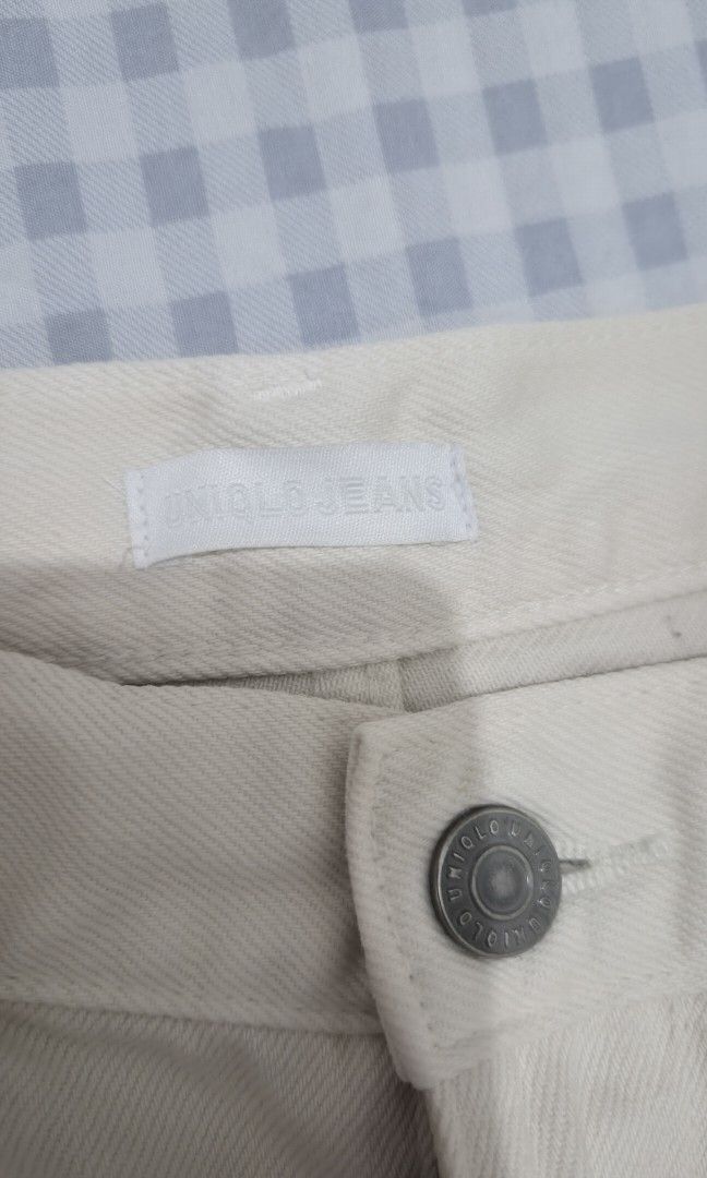 Uniqlo Wide Straight Jeans (Category: Jeans) located in Tuguegarao City. Submitted by helianthus1318 (Listing ID 1463692291, Image 2). Description: .