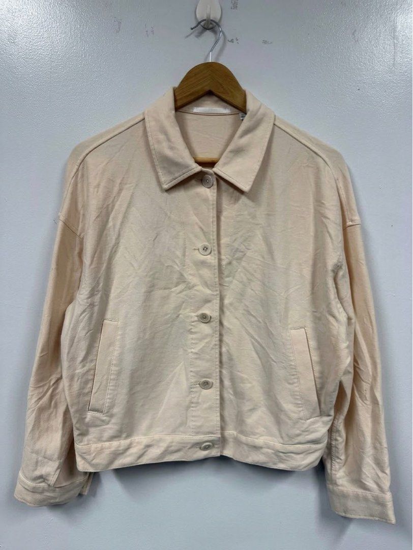 Uniqlo Jersey Relaxed Jacket (Category: Coats, Jackets and Outerwear) located in Manila. Submitted by krystallinee (Listing ID 1463684527, Image 1). Description: - Uniqlo light beige jacket - Button-up front with collar - Two front pockets - Long sleeves with button cuffs - Versatile for layering or standalone wear - Easy to style for casual and smart-casual looks - Size medium on tag RFS: too big for me.