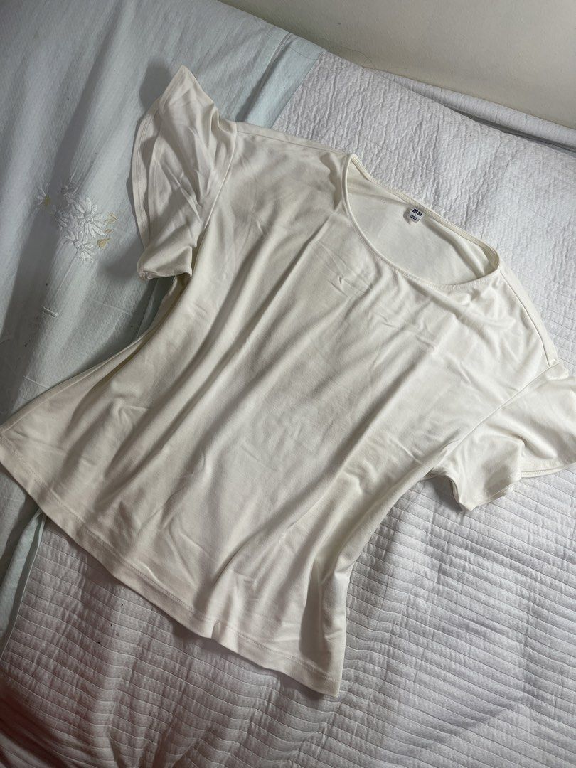 Uniqlo Women’s Top (Category: Blouses) located in Bacoor. Submitted by xoxo.dice133 (Listing ID 1463686537, Image 1). Description: - Good condition - Original uniqlo - Good for everyday use/casual events - looks good for all the girlies out there.