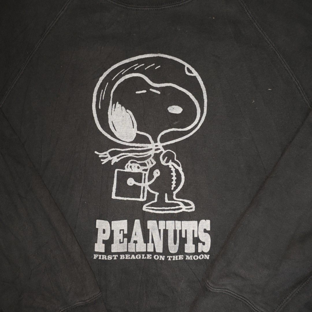 UNIQLO x Peanuts Crewneck Sweater (Category: Coats, Jackets and Outerwear) located in Tanay. Submitted by polothriftedit (Listing ID 1463604468, Image 2). Description: no issue excellent condition color rate: 10/10 no loose stitches, no distressing dimes: width: 23.5" length: 27.5" no return, no exchange, no refund [ pwede tumawad kahit walang kasalanan ].