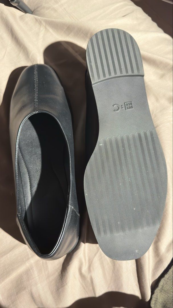 Uniqlo:C Square Flat Shoes (Category: Dress Shoes) located in Manila. Submitted by kirayychii (Listing ID 1463722959, Image 3). Description: - Never been used, only tried it on sa store - Pristine condition - Good with pants, trousers, or jorts - Impulsive buy and not my style pala - Price still negotiable.