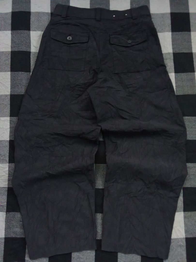 Unique Baggy Pants (Category: Jeans) located in Polomolok. Submitted by timog_high_ice_v2 (Listing ID 1463669131, Image 3). Description: - Wide/ Baggy - Size L - Waist 30 - Length 39 - Botton pockets Super bet 🫶.