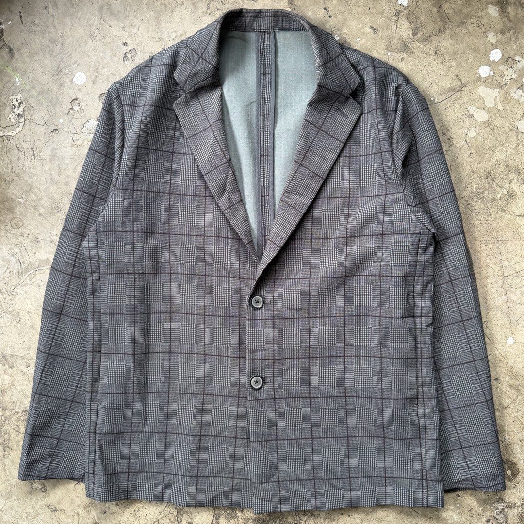 United Tokyo - Houndstooth 2B Jacket (Category: Coats, Jackets and Outerwear) located in Cavite. Submitted by 4118.ph (Listing ID 1463655593, Image 1). Description: Size 2 / Medium Excellent condition Width 21.5” Length 28”.