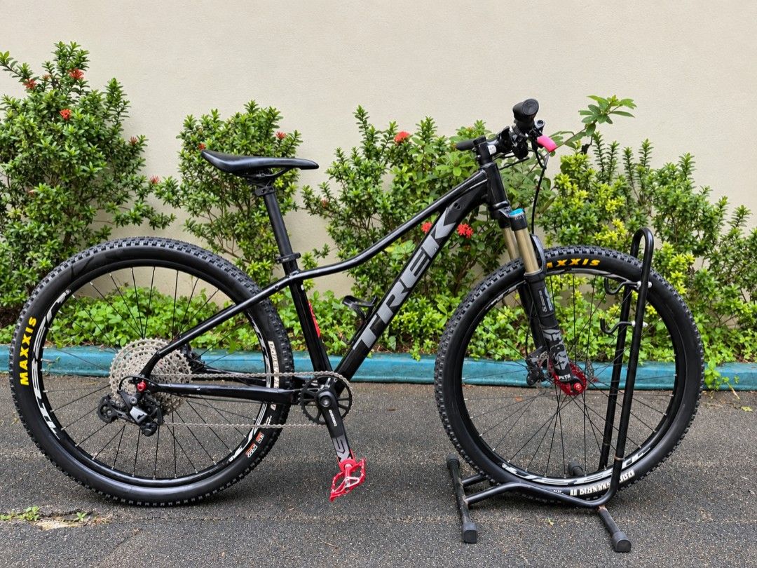 Upgraded Trek marlin 5 Small (Category: Bicycles) located in Alcantara. Submitted by 2jongthebestseller (Listing ID 1463653689, Image 1). Description: 🚵 UPGRADED TREK MARLIN 5 | SMALL | 27.5" 🚵 PRICE: ₱45,000 — Negotiable for sure buyers Lowballers will be politely ignored. 🔥 UPGRADED & TRAIL-READY! Selling my Trek Marlin 5, upgraded with a Fox 32 FIT4 100mm fork and Shimano Deore drivetrain & hydraulic brakes. A fast, nimble and capable hardt