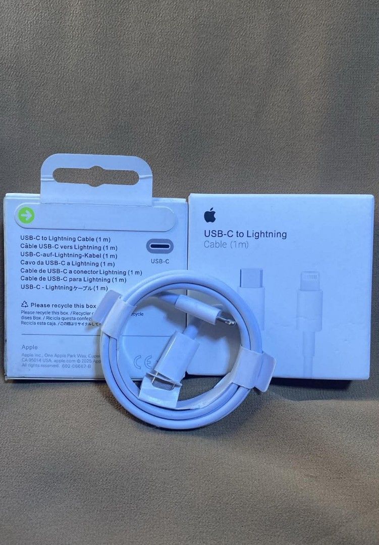 Usb-c to lightning cable charger (Category: Chargers & Cables) located in Manila. Submitted by pricious (Listing ID 1463670987, Image 1). Description: .