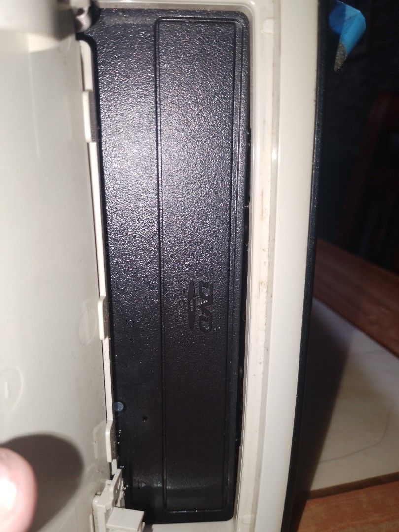Used pc case, with working dvd reader and working 650w psu (no chord) (Category: Computer Parts) located in Manila. Submitted by samuel2729 (Listing ID 1463686692, Image 2). Description: Honest issue: rusted and dusty pc case old psu rfs: upgraded a new pc case dvd reader is in working condition.