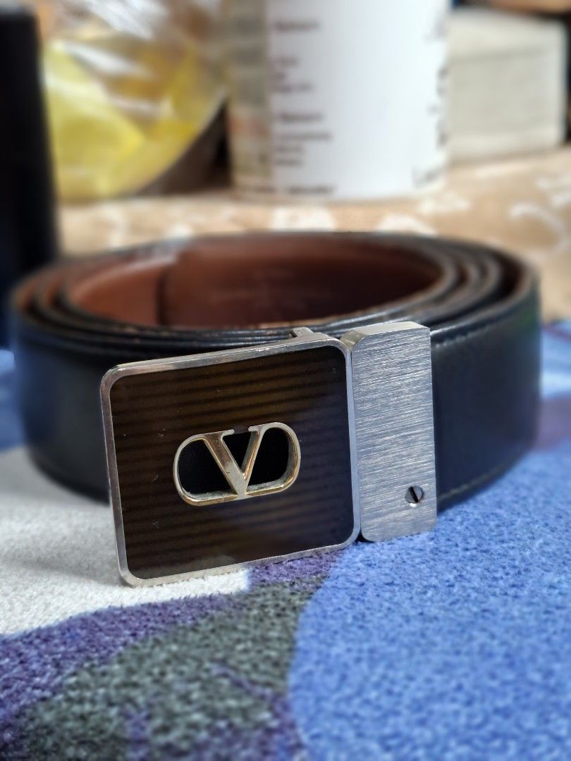 Valentino Garavani Reversible Leather Belt (Category: Belts) located in Lucena. Submitted by dai_suki (Listing ID 1463694289, Image 1). Description: - Valentino Garavani Reversible Belt - Color: Black on one side, Brown on the other - Features iconic V logo buckle - Made in Italy - Brushed metal buckle finish.