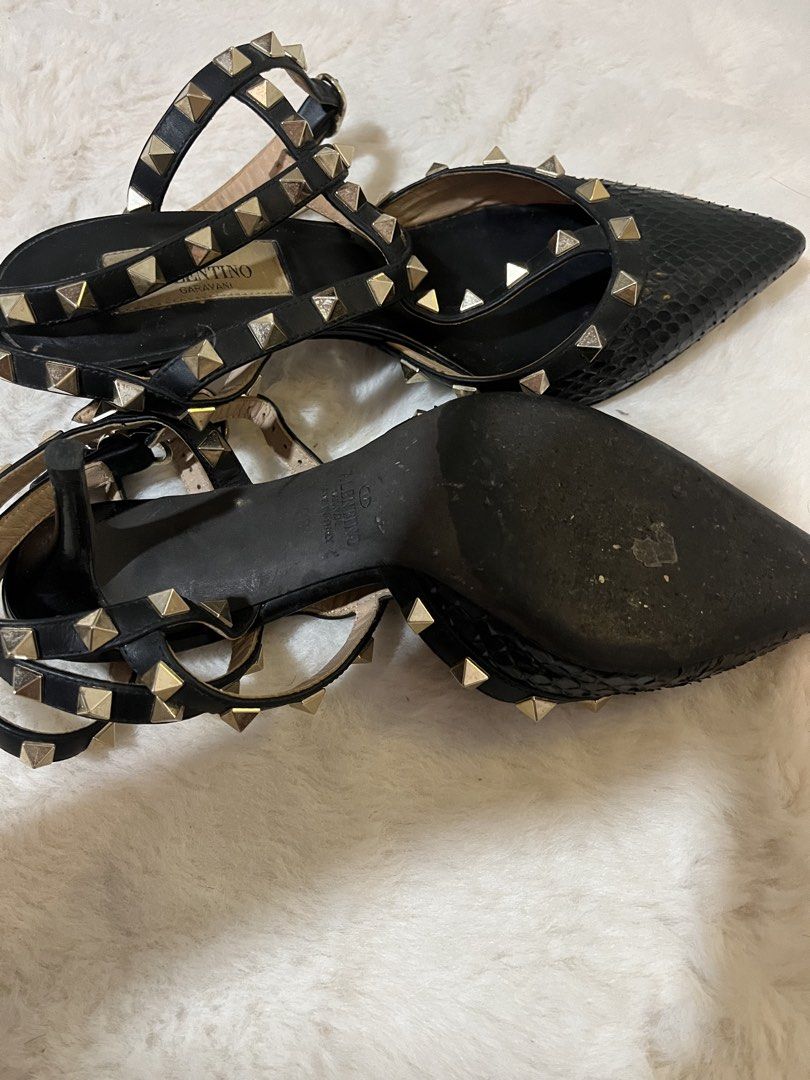 Valentino rockstuds croc leather (Category: Sneakers & Footwear) located in Manila. Submitted by creamcarol (Listing ID 1463672104, Image 2). Description: Used but good condition SRP 55k for croc leather .