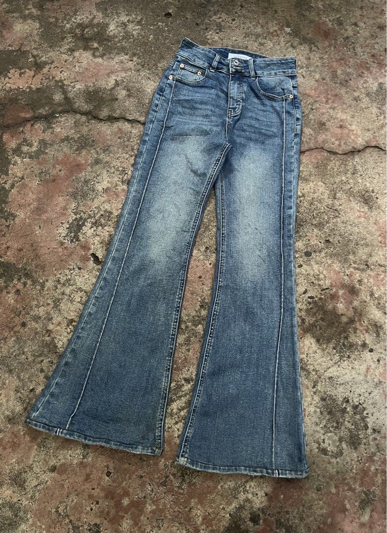 Valentino Y2K Front Seam Flare Jeans (Category: Luxury Apparel) located in Dapitan. Submitted by gelbread (Listing ID 1463662714, Image 2). Description: .