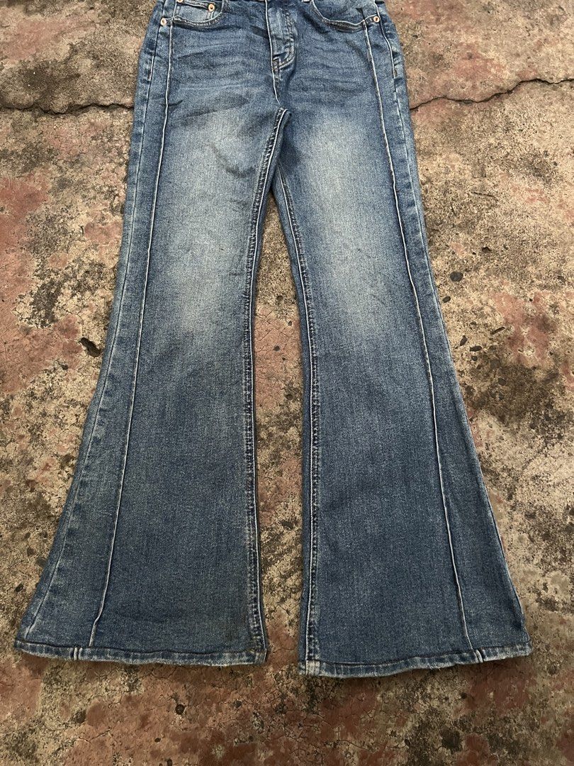 Valentino Y2K Front Seam Flare Jeans (Category: Luxury Apparel) located in Dapitan. Submitted by gelbread (Listing ID 1463662714, Image 3). Description: .
