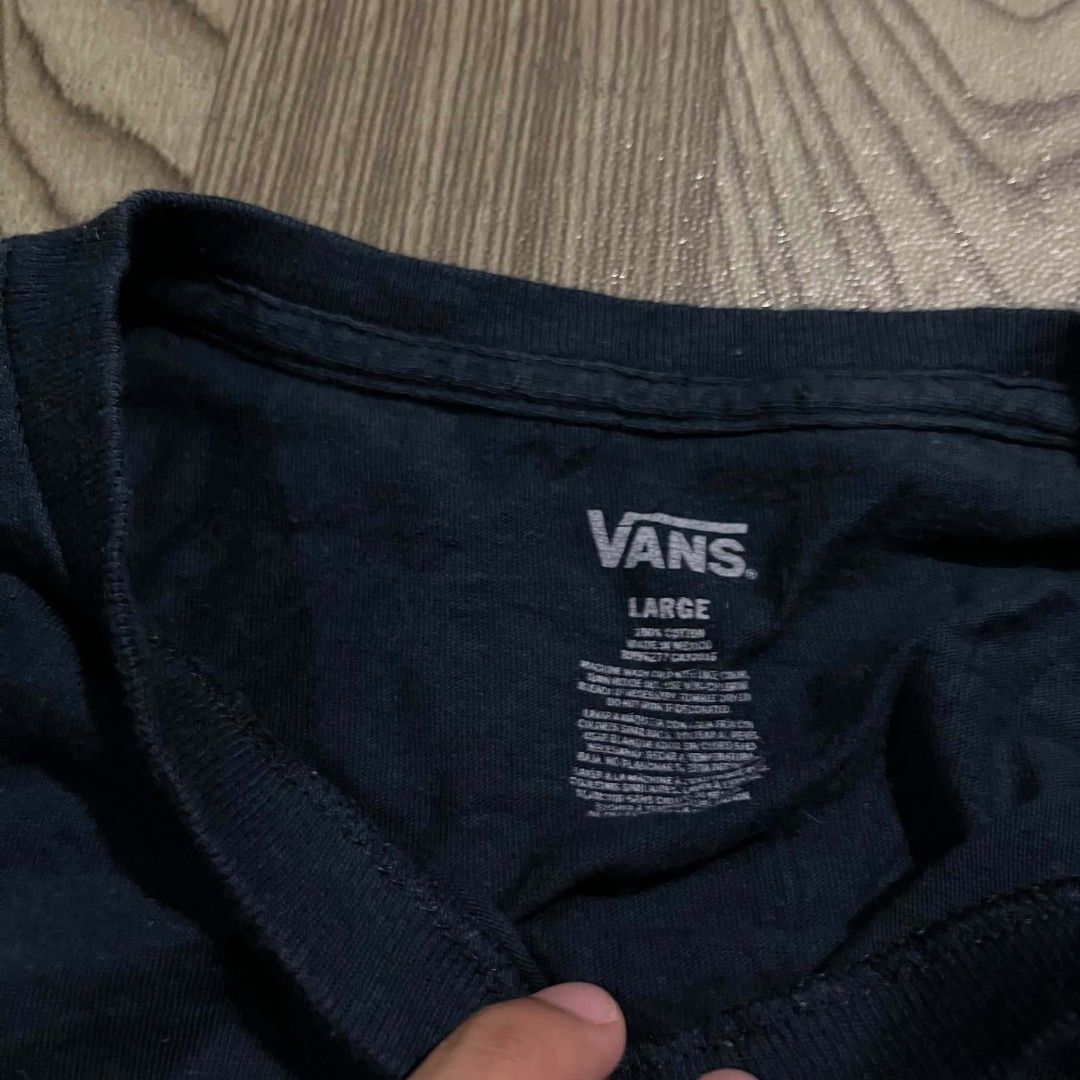 Vans (Category: Tshirts & Polo Shirts ) located in Tayabas. Submitted by sickfinds (Listing ID 1463675037, Image 3). Description: Vans Size: Large No crackprints Color rate 9.5/10 Needwash.
