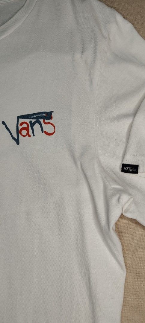 Vans White Frog Graphic T-Shirt (Category: Tshirts & Polo Shirts ) located in Bulacan. Submitted by adrian2325 (Listing ID 1463721665, Image 2). Description: - White Vans T-shirt - Features a cool frog graphic on the back - Vans logo on the front left chest - Made from comfortable cotton - Ideal for casual wear - Please check photos for detailed condition.