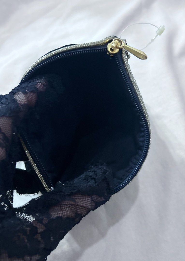 Velvet Purse (Category: Wallets & Card holders) located in Makati City. Submitted by cestparfaitvintagejewelries (Listing ID 1463656788, Image 3). Description: .