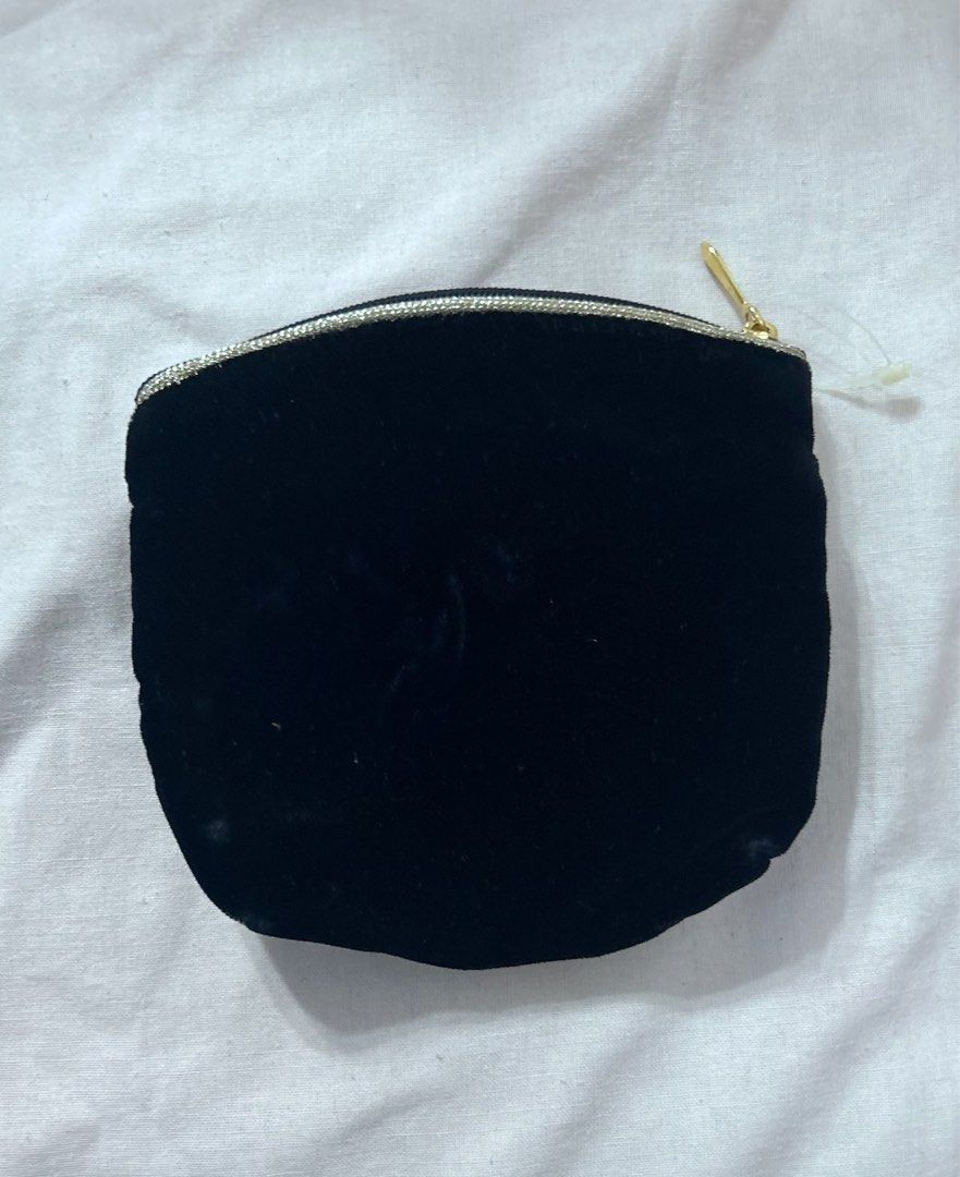 Velvet Purse (Category: Wallets & Card holders) located in Makati City. Submitted by cestparfaitvintagejewelries (Listing ID 1463656788, Image 2). Description: .