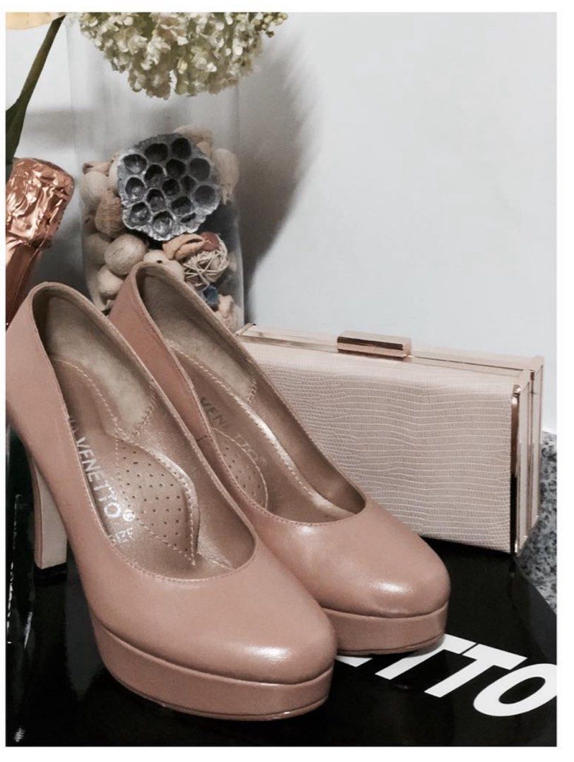 Via Venetto Shoes Size 6 (Category: Heels) located in Lipa City. Submitted by mariegaring (Listing ID 1463666564, Image 1). Description: Light Brown Color.