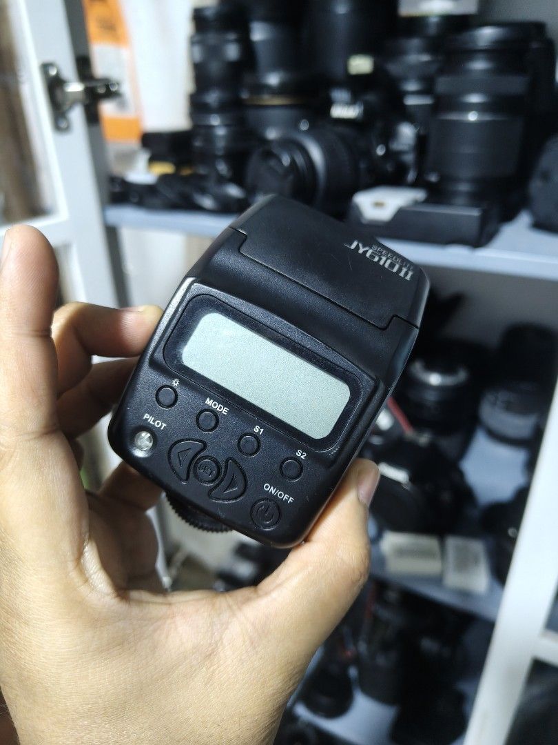 Viltrox JY610 II Speedlite Universal Mini 2,000 Only (Category: Flashes) located in Manila. Submitted by camera.matrix.ph (Listing ID 1463592149, Image 2). Description: Viltrox JY610 II Speedlite Universal Mini 2,000 Only 2k only No issue Fully Working Firing Location Monumento Caloocan city Shipping Lalamove LBC cop cod.
