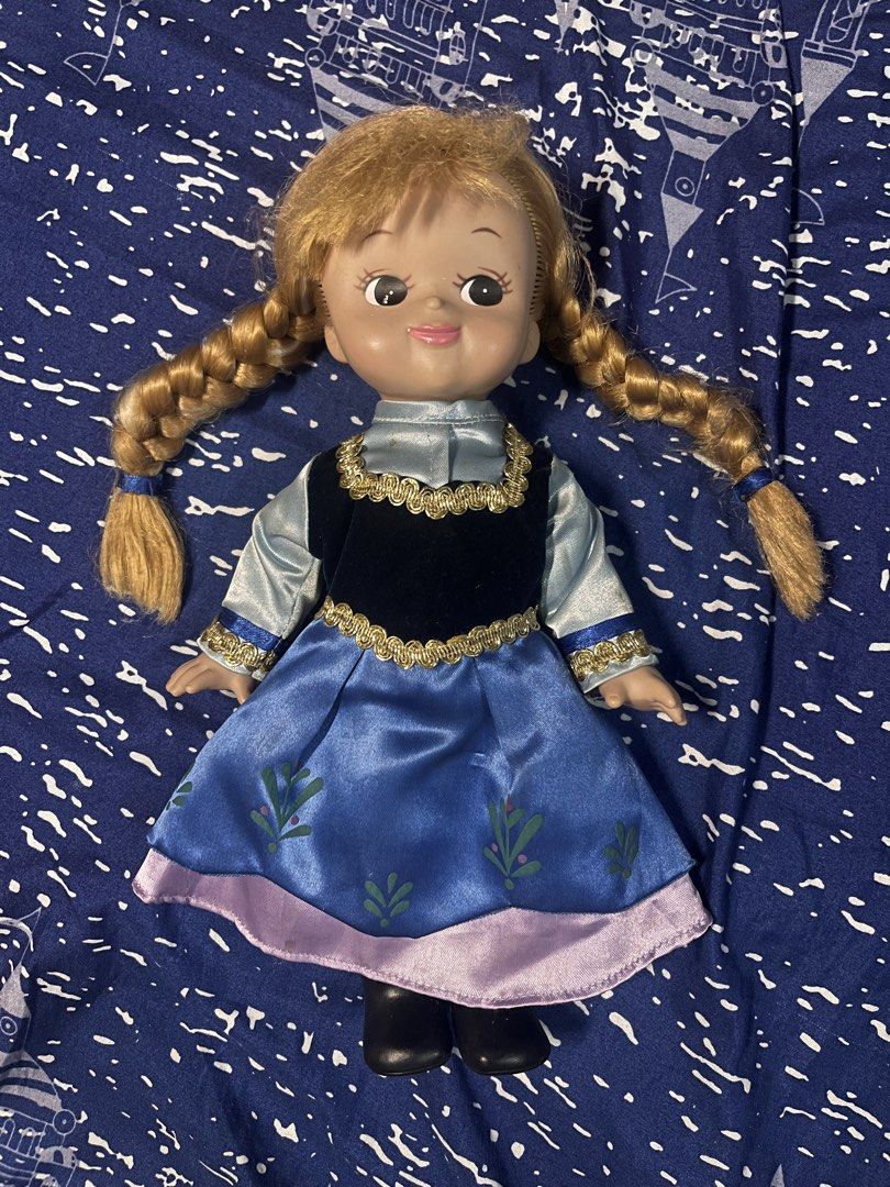 Vintage anna doll frozen (Category: Kids Toys) located in Manila. Submitted by newearth.041b72 (Listing ID 1463649864, Image 2). Description: Need linisin , yung asa lips niya natatanggal naman .
