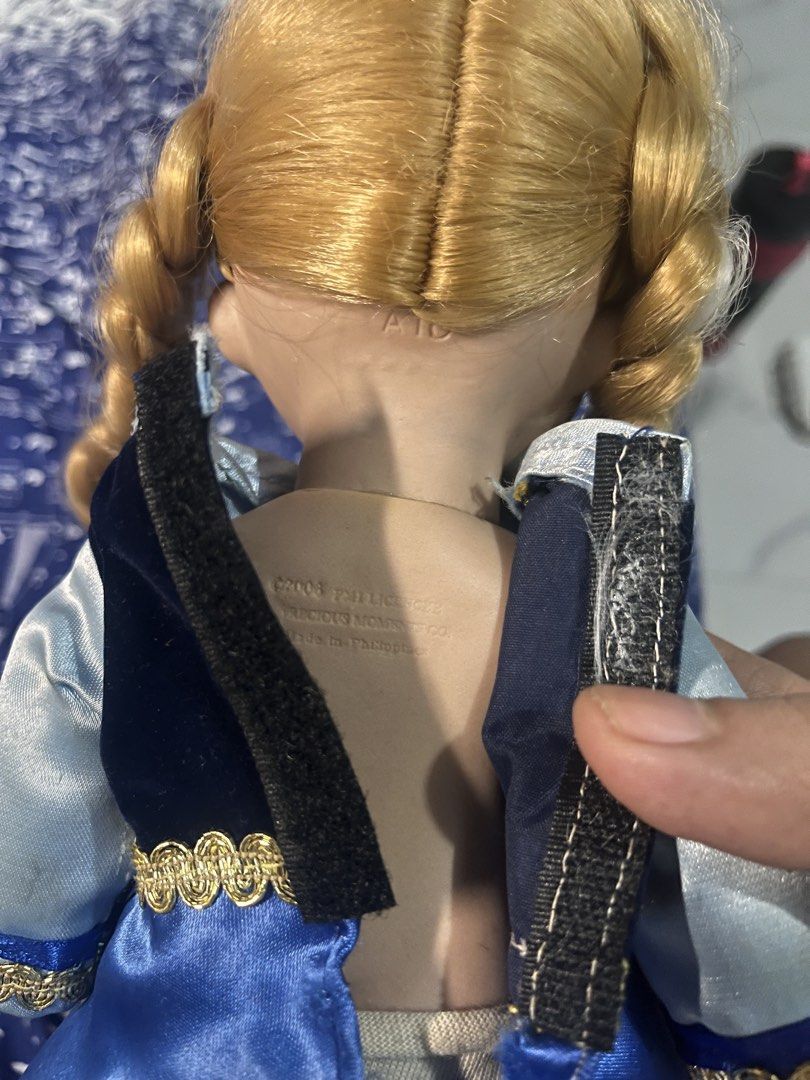 Vintage anna doll frozen (Category: Kids Toys) located in Manila. Submitted by newearth.041b72 (Listing ID 1463649864, Image 3). Description: Need linisin , yung asa lips niya natatanggal naman .