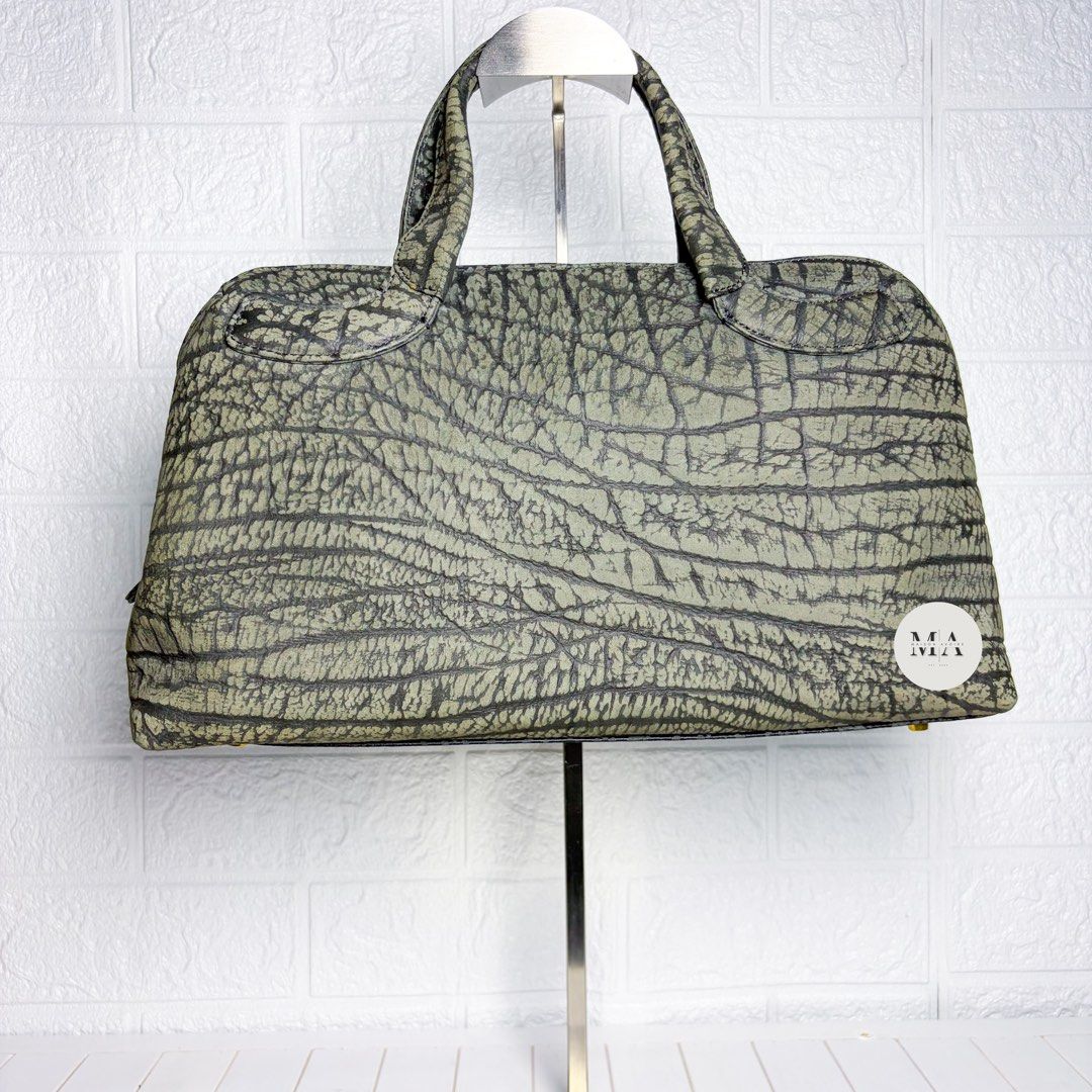 Vintage Antelope Leather Handbag (Category: Luxury Bags & Wallets) located in Manila. Submitted by maisonavoire (Listing ID 1463587724, Image 1). Description: 𝐕𝐢𝐧𝐭𝐚𝐠𝐞 𝐀𝐧𝐭𝐞𝐥𝐨𝐩𝐞 𝐋𝐞𝐚𝐭𝐡𝐞𝐫 𝐇𝐚𝐧𝐝𝐛𝐚𝐠 𝐌𝐚𝐭𝐞𝐫𝐢𝐚𝐥: Genuine Antelope Leather featuring a naturally fine grain and smooth, supple texture characteristic of antelope hide. Its soft surface and subtle natural variations give the leather a refined and distinctive exo