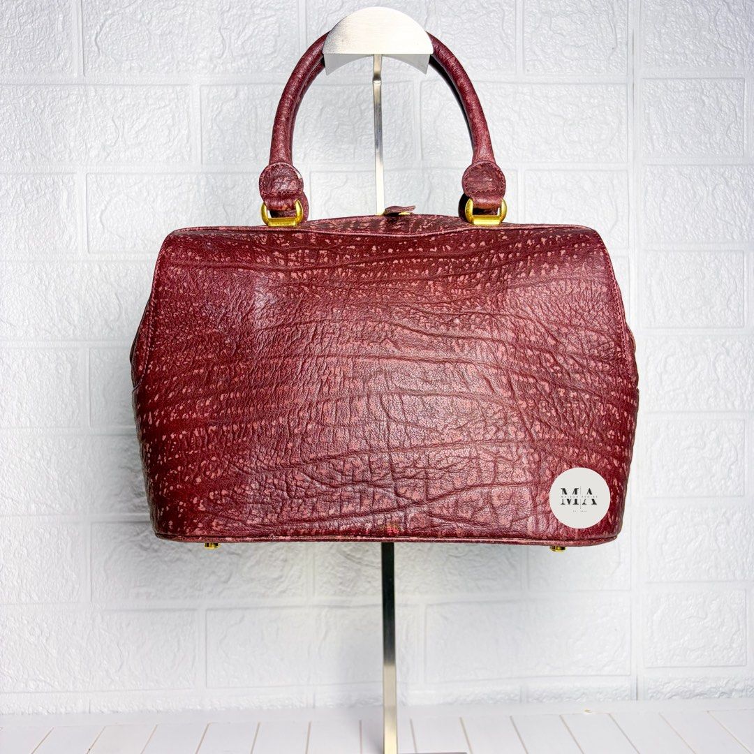 Vintage Antelope Leather Maroon Top Handle Bag (Category: Luxury Bags & Wallets) located in Manila. Submitted by maisonavoire (Listing ID 1463588078, Image 1). Description: 𝐕𝐢𝐧𝐭𝐚𝐠𝐞 𝐀𝐧𝐭𝐞𝐥𝐨𝐩𝐞 𝐋𝐞𝐚𝐭𝐡𝐞𝐫 𝐌𝐚𝐫𝐨𝐨𝐧 𝐓𝐨𝐩 𝐇𝐚𝐧𝐝𝐥𝐞 𝐁𝐚𝐠 𝐃𝐢𝐦𝐞𝐧𝐬𝐢𝐨𝐧𝐬: 28 cm 𝐌𝐚𝐭𝐞𝐫𝐢𝐚𝐥: Genuine Antelope Leather featuring a naturally fine, smooth grain and supple texture characteristic of antelope hide. The leather offers a refin