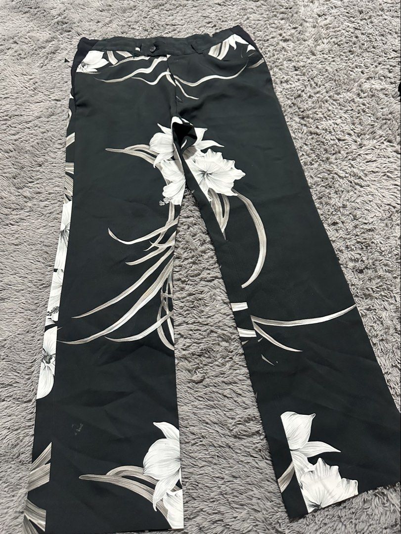 Vintage Black Trouser (Category: Other Bottoms) located in Manila. Submitted by mae__________c (Listing ID 1463683386, Image 1). Description: 32 waistline no issue.