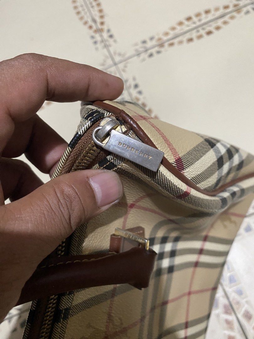 Vintage Burberry handbag (Category: Shoulder Bags) located in Cebu City. Submitted by hustler_69 (Listing ID 1463732546, Image 3). Description: Vintage Burberry handbag Very good condition Details are all posted.