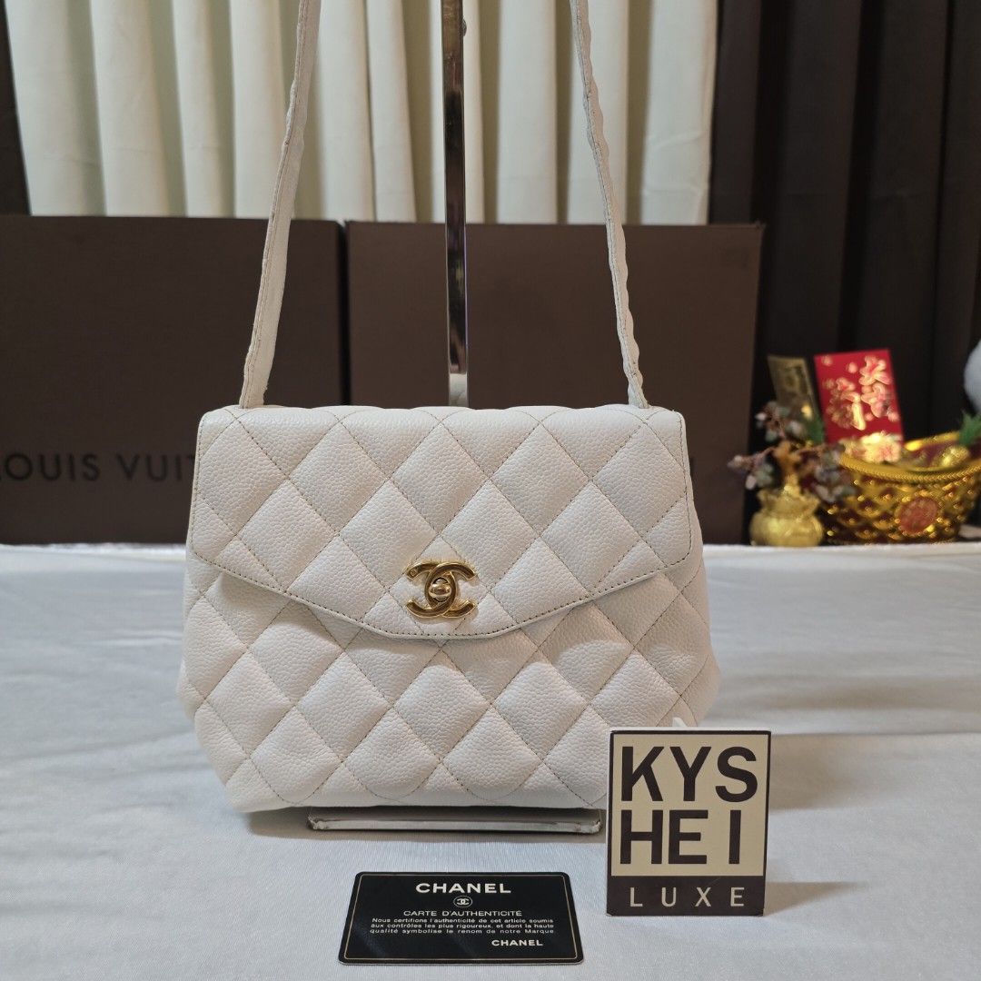 Vintage Chanel Shoulder Bag (Category: Luxury Bags & Wallets) located in Paranaque City. Submitted by kyshei (Listing ID 1459548776, Image 1). Description: 💯legit/orig with authenticity card.