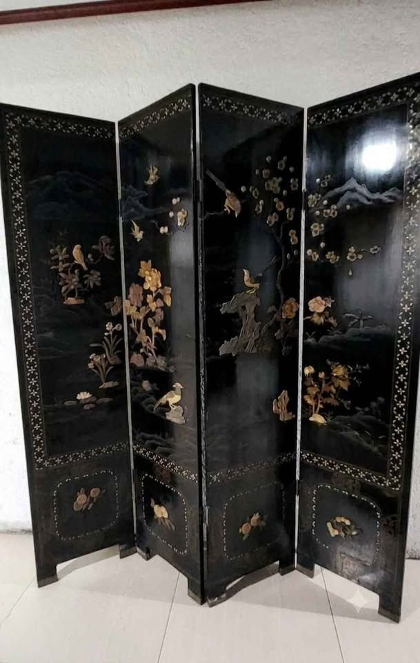 Vintage Chinese Black Lacquer Folding Screen / Room Divider (Category: Vintage Collectibles) located in Manila. Submitted by thrifty.sh0p (Listing ID 1463727940, Image 1). Description: Vintage Chinese Black Lacquer Folding Screen / Room Divider 🌸🦅 Elevate your living room or bedroom with this exquisite mid 20th-century statement piece! 4-panel folding design Detailed 3D hardstone relief artwork (birds & botanicals) Beautiful high-gloss black la