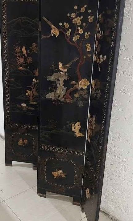 Vintage Chinese Black Lacquer Folding Screen / Room Divider (Category: Vintage Collectibles) located in Manila. Submitted by thrifty.sh0p (Listing ID 1463727940, Image 3). Description: Vintage Chinese Black Lacquer Folding Screen / Room Divider 🌸🦅 Elevate your living room or bedroom with this exquisite mid 20th-century statement piece! 4-panel folding design Detailed 3D hardstone relief artwork (birds & botanicals) Beautiful high-gloss black la