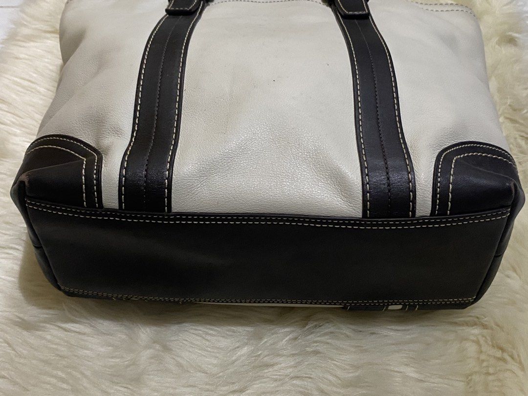 Vintage Coach Hamptons Leather Bag (Category: Tote Bags) located in Balanga. Submitted by vintagefanatics (Listing ID 1463591873, Image 3). Description: Beautiful Vintage Finds! ✨ Vintage Coach Hamptons Bag 📍Bataan based (Luzon) 📍MOP: BDO / GCash 📍Courier: J&T (no COD, payment first) NO Meetups. 📌Ask for availability, items are also displayed at physical store and list in other online platforms 🤍 📌No Shop ee checkout I reserve item only for
