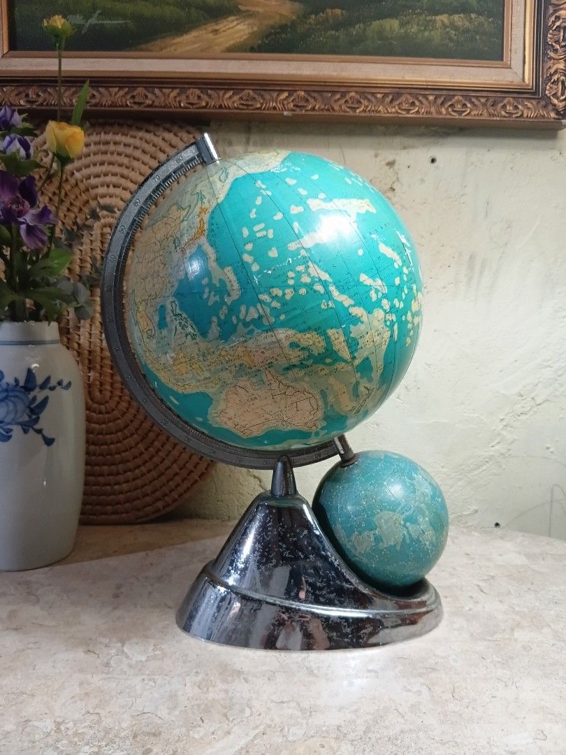 Vintage Globe (Category: Vintage Collectibles) located in Marikina City. Submitted by brandodracu (Listing ID 1463646983, Image 1). Description: good condition made in japan japan character alloy base.