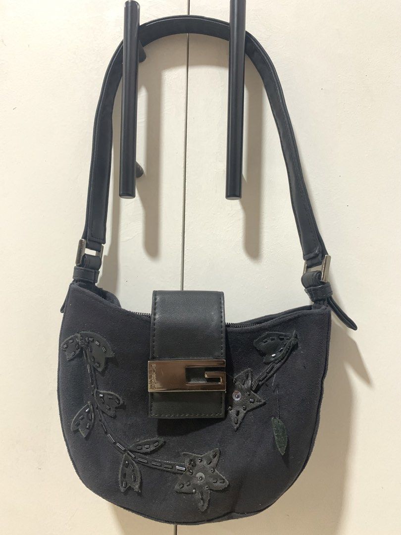 VINTAGE GUESS KILI (Category: Shoulder Bags) located in Cagayan de Oro. Submitted by akidomingo088 (Listing ID 1463710927, Image 3). Description: .