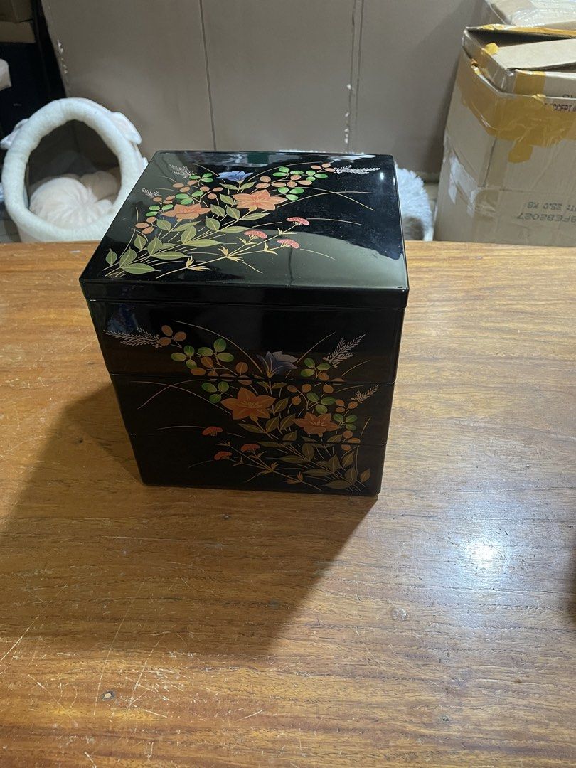 Vintage Japanese Lacquer Box and Ceramic Tea Set (Category: Coffee & Tea Tableware) located in Manila. Submitted by simon.0916 (Listing ID 1463645409, Image 1). Description: - Beautiful vintage Japanese lacquer box with floral design. - Complete sake set: 2 flasks and 6 cups, all with floral decoration. - Set of 5 bowls, some featuring lids. - Includes a black ceramic pot with a lid. - Ideal for serving tea or sake..