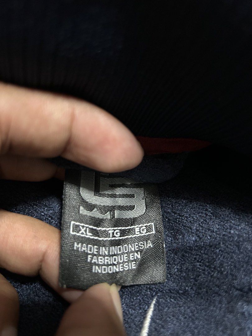 Vintage Nike Lebron james warmup zipup jacket (authentic) (Category: Coats, Jackets and Outerwear) located in Trece Martires City. Submitted by flip_flips (Listing ID 1463706641, Image 3). Description: Vintage Nike Lebron james warmup zipup jacket (authentic) -Size Xl on tag -Dimes: 32x29 32 length 29 width -Excellent condition -9.5/10 color rate -issue: none.