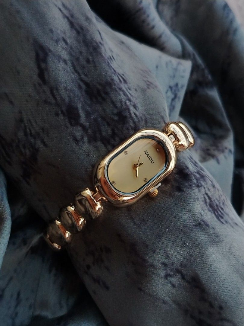 Vintage Watch (Category: Women's Watches) located in Manila. Submitted by rare.hours_byeya (Listing ID 1463657117, Image 1). Description: — premium design — not bodega quality — non - tarnish with proper care — adjustable.