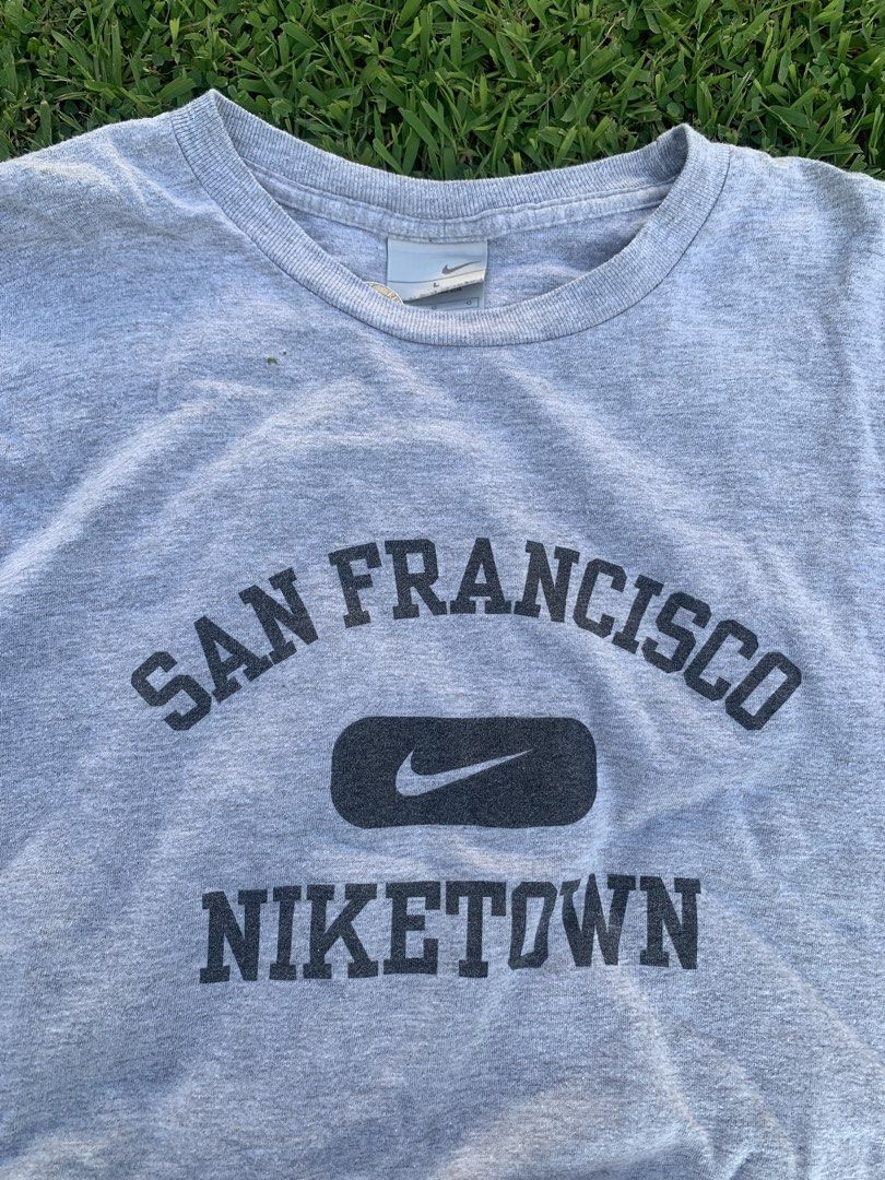Vintage y2k nike longsleeve (Category: Tshirts & Polo Shirts ) located in Agdangan. Submitted by daily_picks.276 (Listing ID 1463669369, Image 2). Description: Large on tag W22 L28.