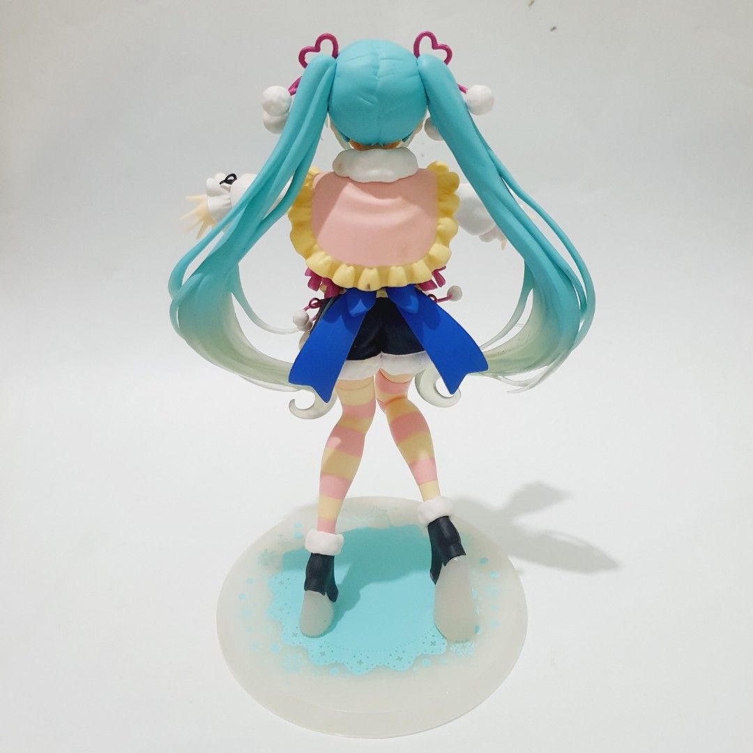 Vocaloid Hatsune Miku Winter image Version Figure (Category: Figurines & Statues) located in Taytay. Submitted by kyo.mono (Listing ID 1463704989, Image 3). Description: 💟Follow us on IG: kyo.mono for faster replies TikTok: kyo.mono_ for videos and review Good condition Flaw: Paint chip (see photo). Sold as is Auth from Japan Actual photo posted.
