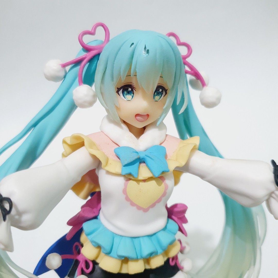 Vocaloid Hatsune Miku Winter image Version Figure (Category: Figurines & Statues) located in Taytay. Submitted by kyo.mono (Listing ID 1463704989, Image 2). Description: 💟Follow us on IG: kyo.mono for faster replies TikTok: kyo.mono_ for videos and review Good condition Flaw: Paint chip (see photo). Sold as is Auth from Japan Actual photo posted.