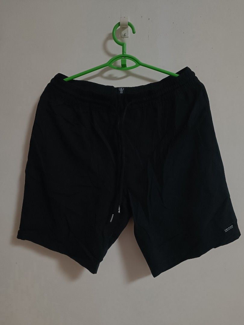 Volcom nylone short (Category: Shorts) located in Cadiz. Submitted by jhasspher1987_ (Listing ID 1463689646, Image 2). Description: volcom short nylone excellent condition size medium dimes w3032. l18 color rate 10/10 no issue pm loc negros occidental cadiz city.
