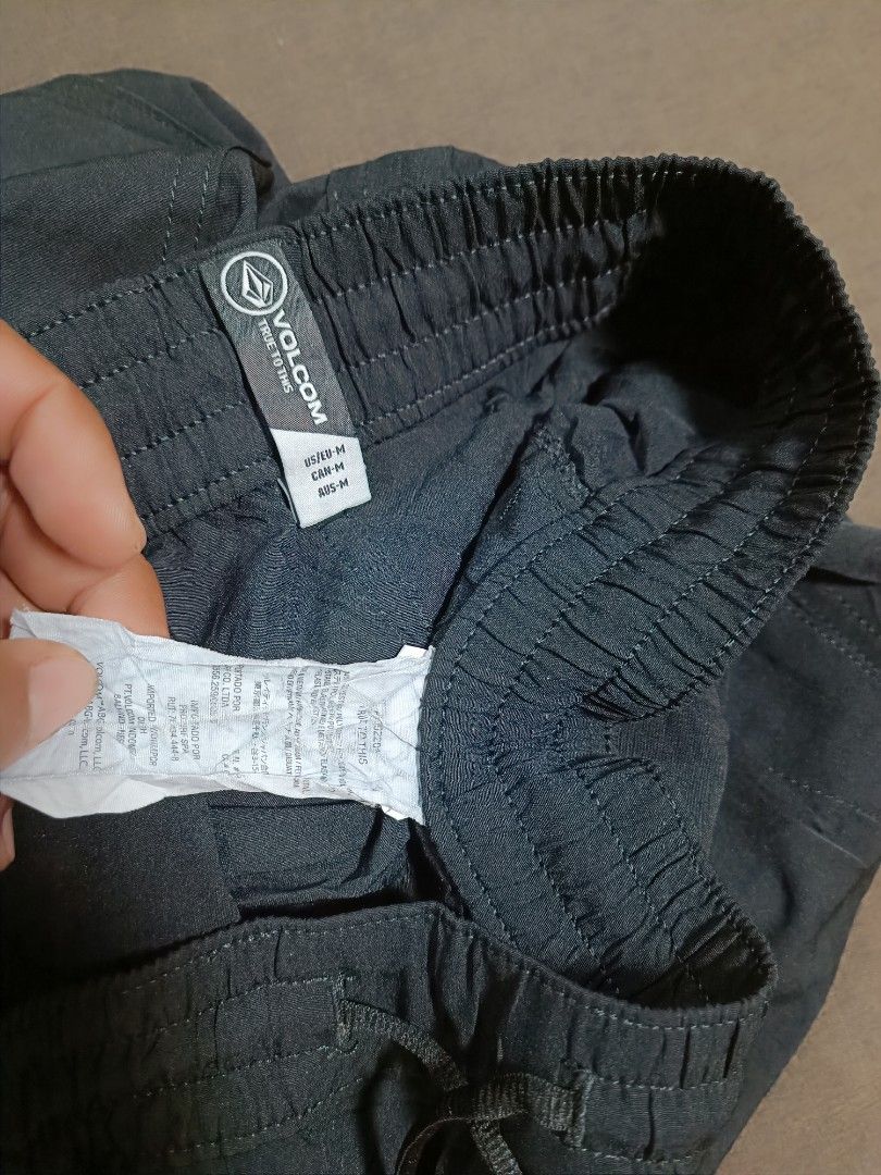 Volcom nylone short (Category: Shorts) located in Cadiz. Submitted by jhasspher1987_ (Listing ID 1463689646, Image 3). Description: volcom short nylone excellent condition size medium dimes w3032. l18 color rate 10/10 no issue pm loc negros occidental cadiz city.