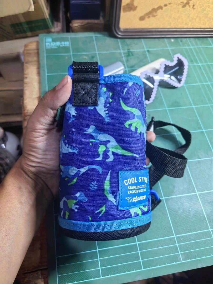 Water Bottle Pouch - Blue Dinosaur-Print (Category: Other Kitchenware & Tableware) located in Cebu City. Submitted by dudes_villanueva (Listing ID 1463656336, Image 1). Description: Water Bottle Pouch - Blue Dinosaur-Print 📌 Carrying pouch for a Zojirushi Cool Style Stainless Steel Vacuum Bottle (model SP-JB06-AJ). Diameter : 3.5 in Height : 6 in.