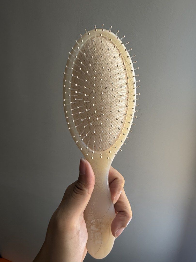 Wet brush (Category: Hair Accessories) located in Quezon City. Submitted by destashingmycloset (Listing ID 1463600057, Image 1). Description: .