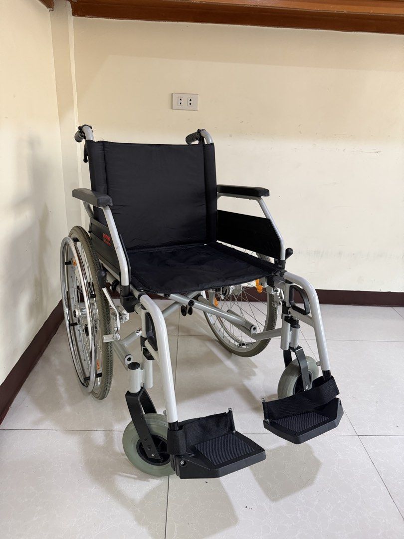 Wheelchair 125kg max load capacity (Category: Rehabilitative Devices) located in Cainta. Submitted by reabilty (Listing ID 1463707432, Image 1). Description: ✅ FULL DESCRIPTION B+B Lightweight Folding Wheelchair — FOR SALE Seat Width: 19 inches ✅ Brand: B+B (Bischoff & Bischoff) — Premium German-engineered mobility brand 🇩🇪 ✅ Seat Width: 19” (48 cm) — spacious & comfortable for adults ✅ Frame: High-grade lightweight aluminum — sturdy yet easy t