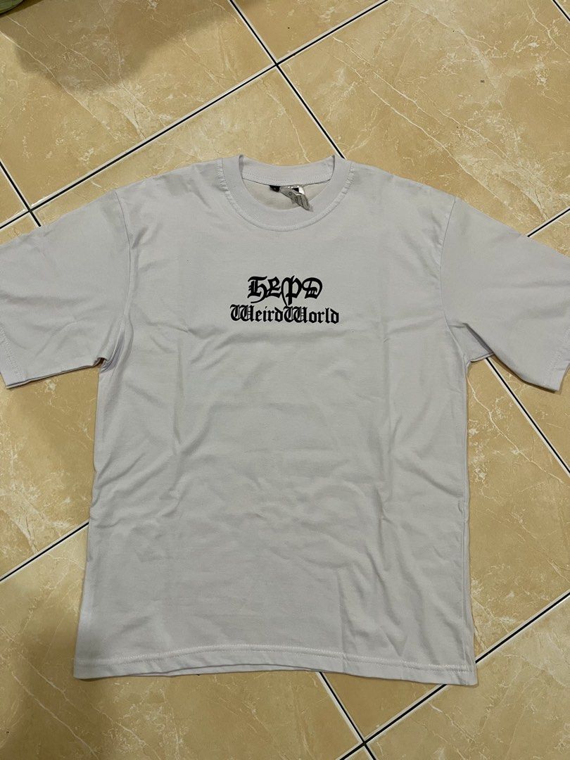 White Basic Tee (Category: Activewear) located in Sungai Petani. Submitted by zahinyeyo (Listing ID 1463669887, Image 2). Description: P - 20 L - 26.
