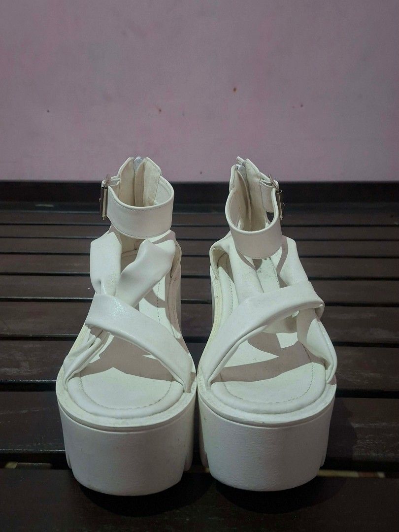White Chunky Platform Sandals with Ankle Strap (Category: Sandals) located in Baguio. Submitted by oceanicatlanta (Listing ID 1463719398, Image 1). Description: What you see is what you get😉 💸Payment first through Gcash and Bank Transfer 🚫 No COD & Sf is covered by the buyer 📍Baguio City 🚚 J&T (Client can book the shipping) 📦 For Baguio and La Trinidad: Drop or Meet up Thank you and enjoy shopping❤️ Chunky white platform sandals with criss-