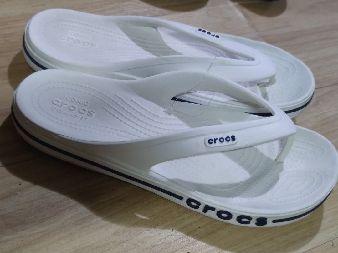 White Crocs Flip-Flops (Category: Slippers & Slides) located in Dagupan City. Submitted by jhazrightshop (Listing ID 1463691738, Image 3). Description: - Iconic white Crocs flip-flops - Experience classic Crocs comfort - Easy slip-on and off design - Perfect for everyday casual wear - Features Crocs logo and size details on sole - Crocs branding visible on the sides.